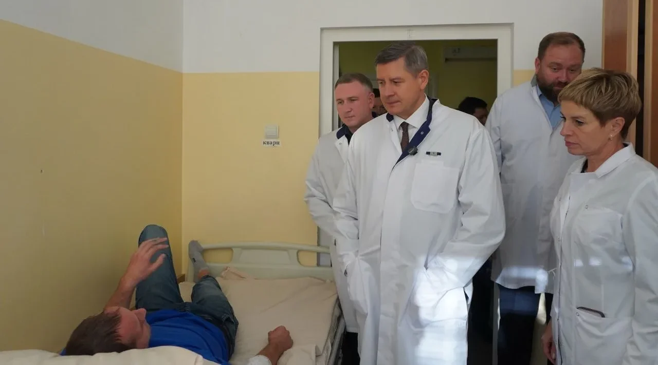 Глава Брянщины побывали в больнице у наших пожарных