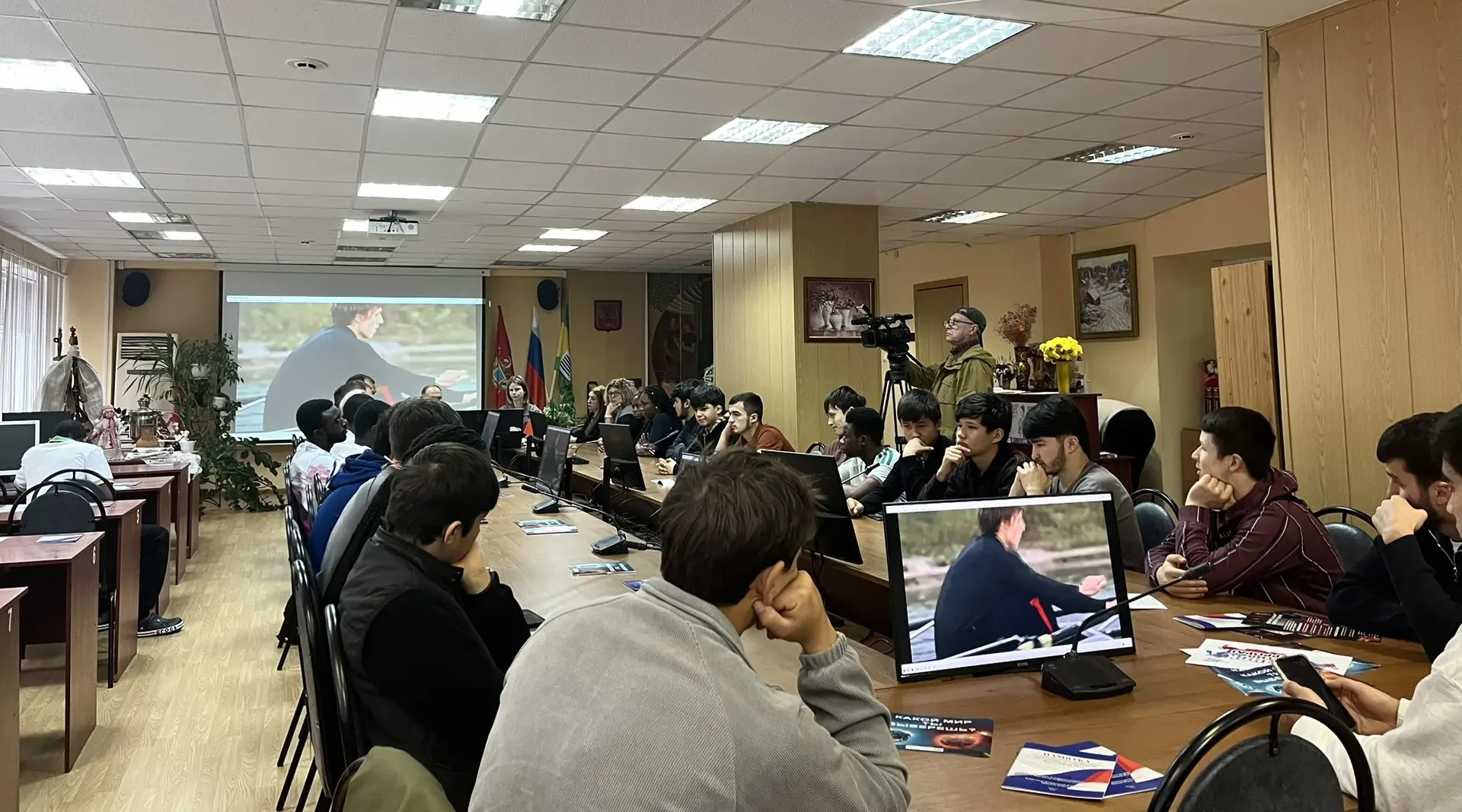 В Брянске состоялась профилактическая встреча с иностранными студентами
