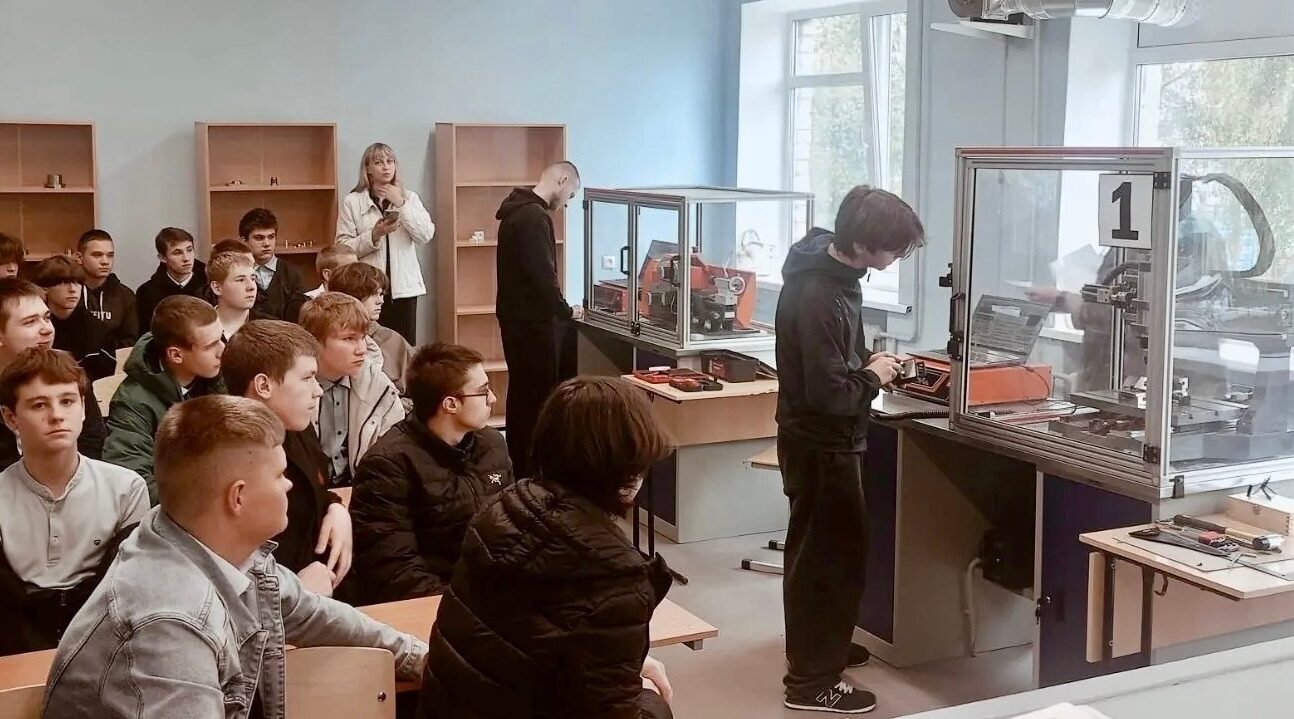 Брянские школьники приняли участие во Всероссийском месяце профориентации