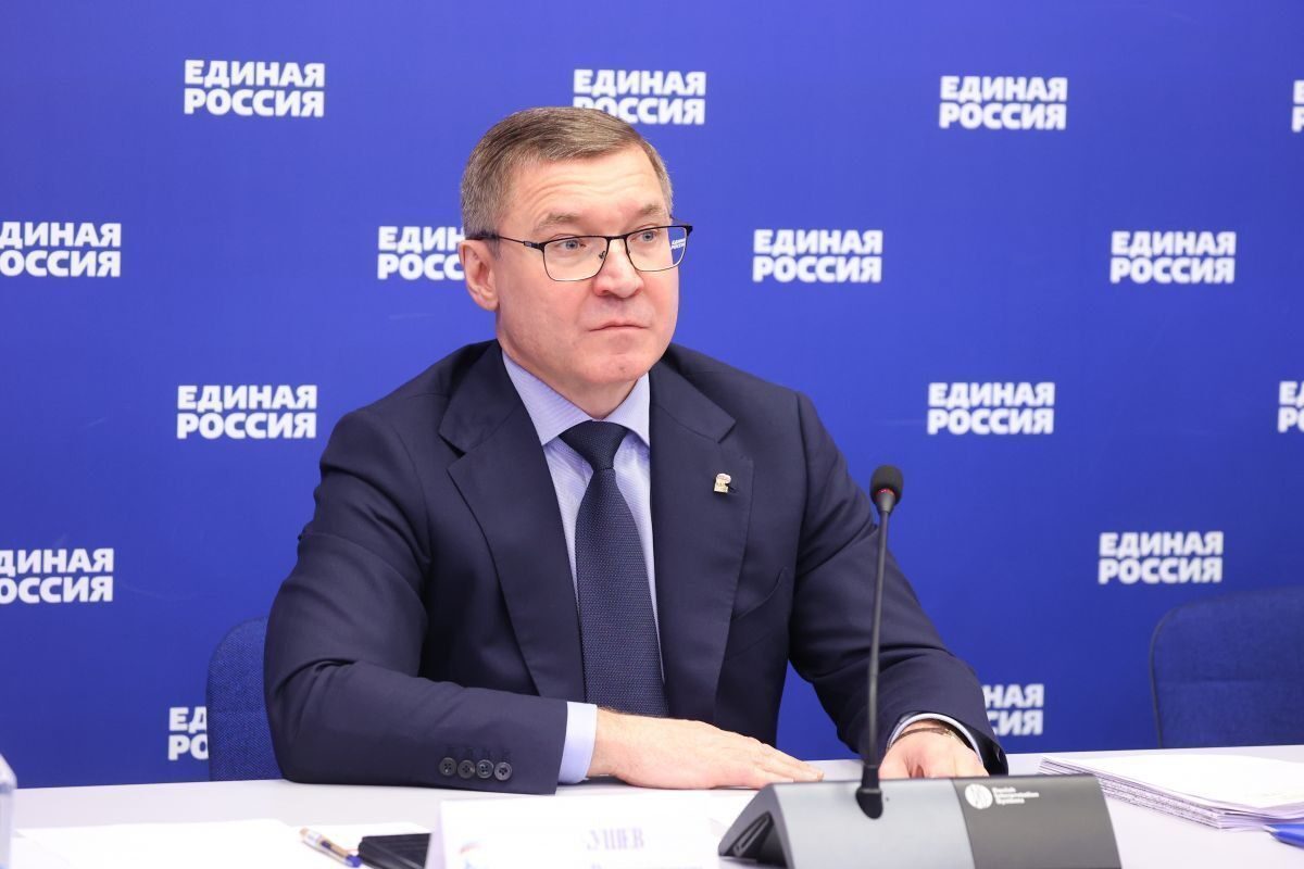Владимир Якушев поздравил Брянское региональное отделение «Единой России»
